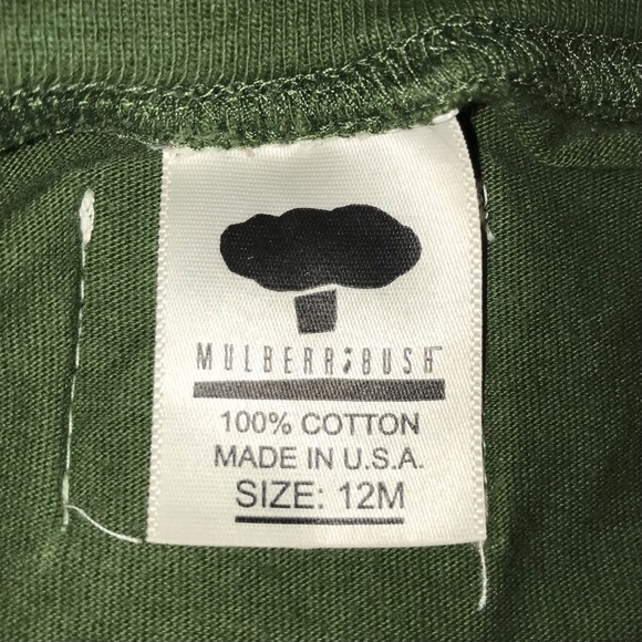 Mulberri Bush top, dark olive green w/ 2 white bears under a snow covered branch - Picture 7 of 7